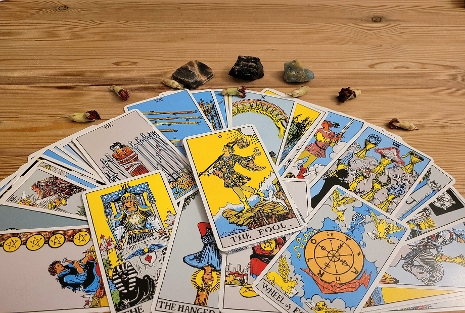 Rider Waite Smith kort spredt i en bue