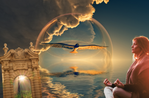 collage med meditation kvinde ørn og portal ind til skov dimension